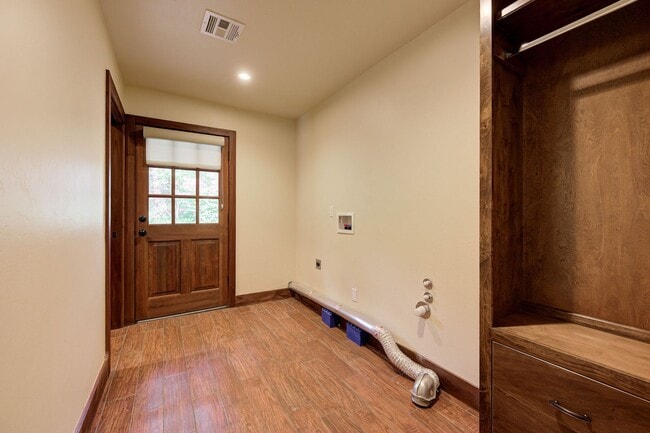 Building Photo - 2429 Cedar Oak Dr