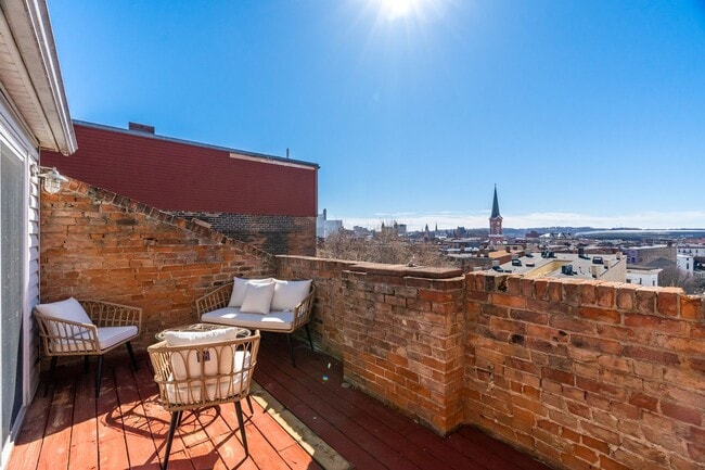 Building Photo - Urban Luxury with Stunning City Views – 2BR/2BA in Over-the-Rhine