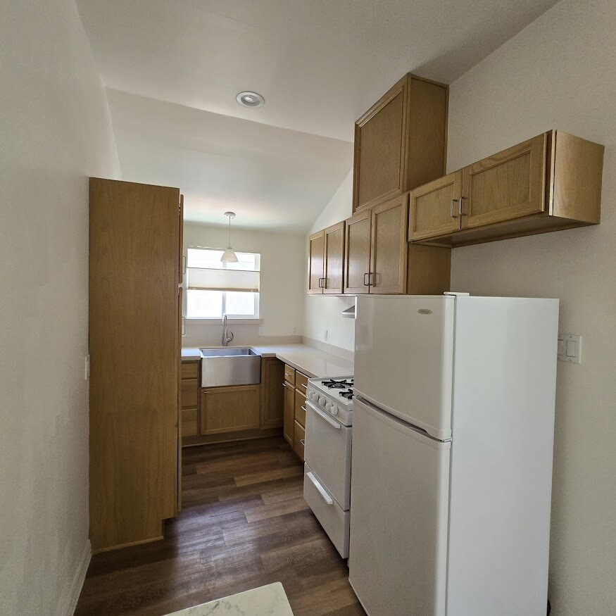 Building Photo - 3555 Colonial Ave