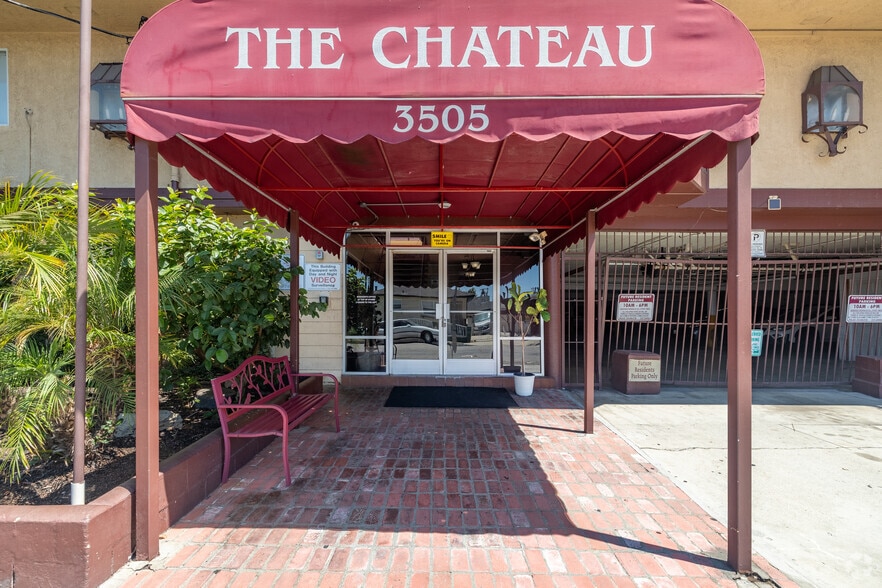 Entrance - Hawthorne Chateau