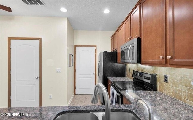 Building Photo - 612 Wishing Wy