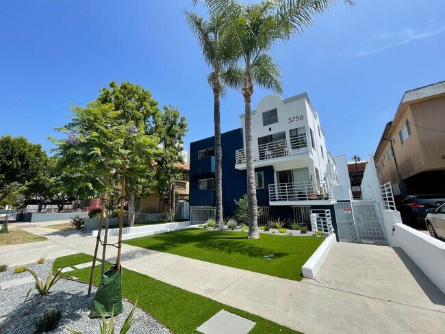 Building Photo - 3756-3758 Mentone Ave