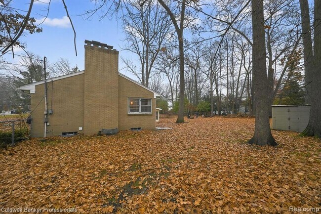 Building Photo - 4448 Greenwood Dr