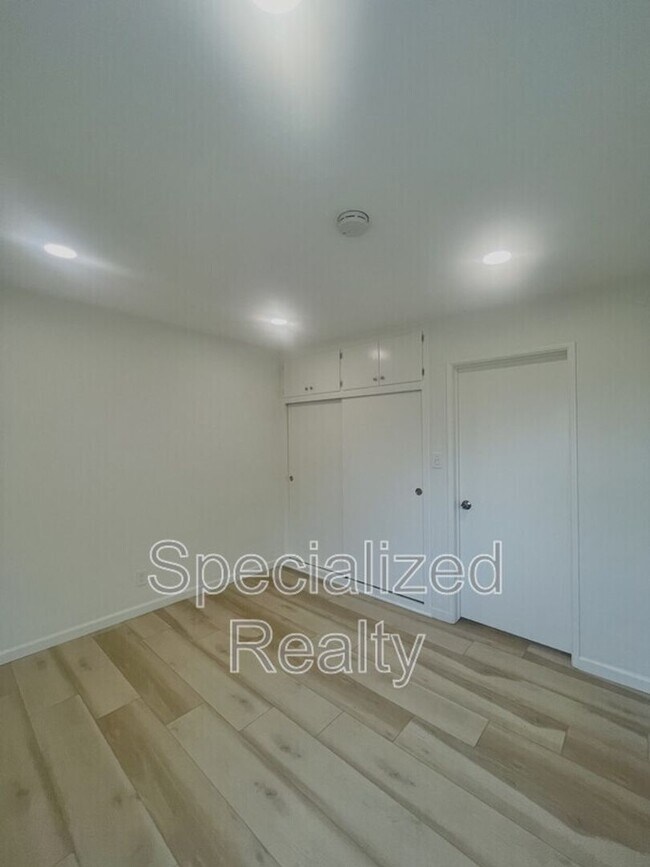 Interior Photo - 3216 Division Street