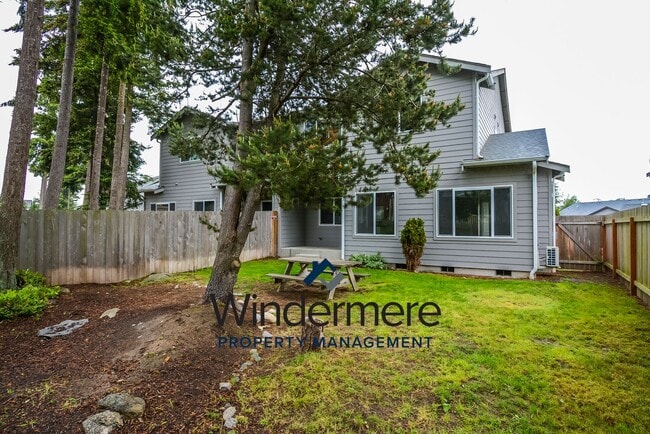 Building Photo - Newer Build 3 Bedroom 2.5 Bathroom Townhome
