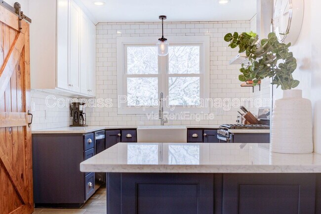 Building Photo - 328 Visser Pl SE
