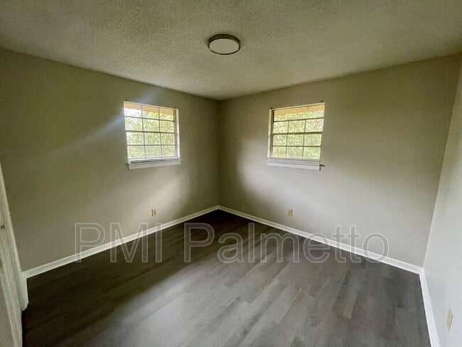 Building Photo - 1900 Tall Pines Cir