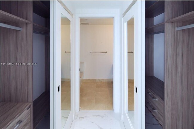 Building Photo - 601 NE 27th St