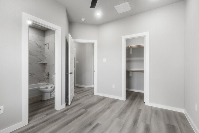 Building Photo - 8153 Tate St