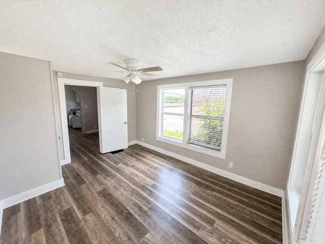 Building Photo - 3/2 Bungalo-style off Birchman