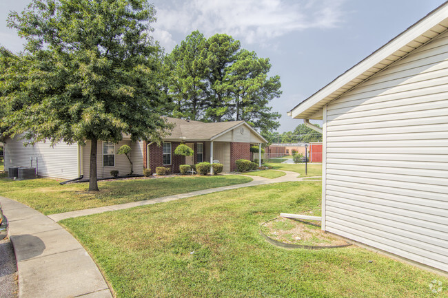 Building Photo - Residences at West Memphis