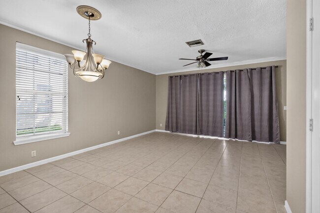 Building Photo - 8103 Bellagio Ln