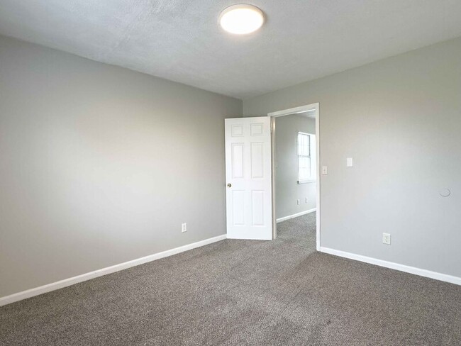Building Photo - 19-419 Thompsonville Ln