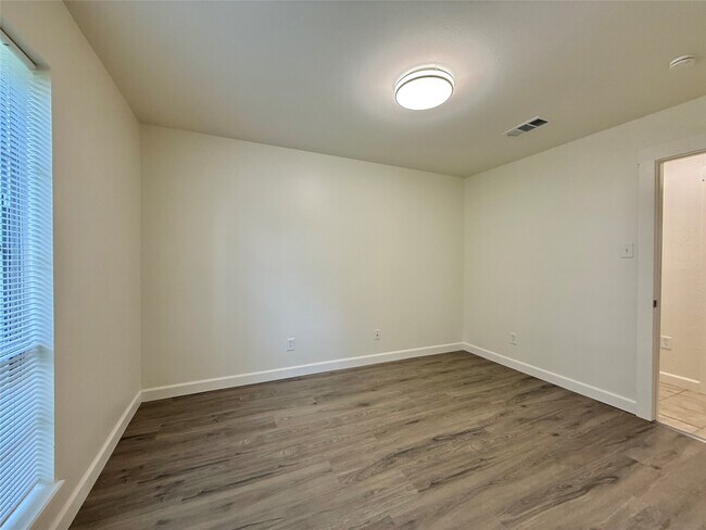 Building Photo - 2043 Cherry Laurel Dr