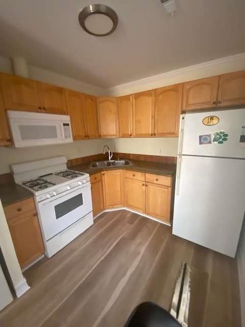 Building Photo - 695 United Ave SE