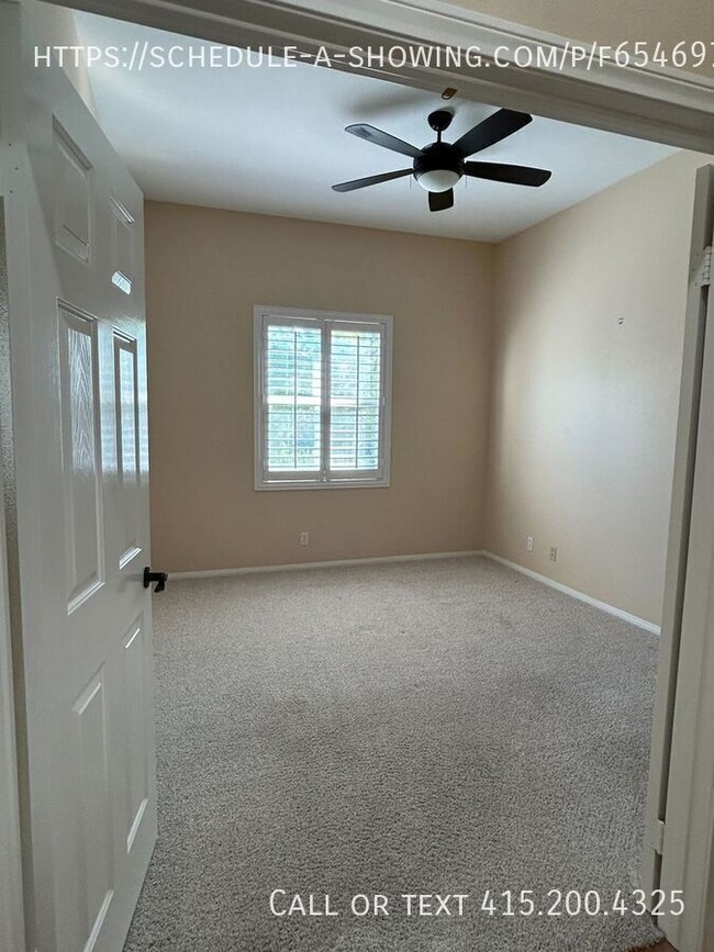 Building Photo - 30934 Crystalaire Dr