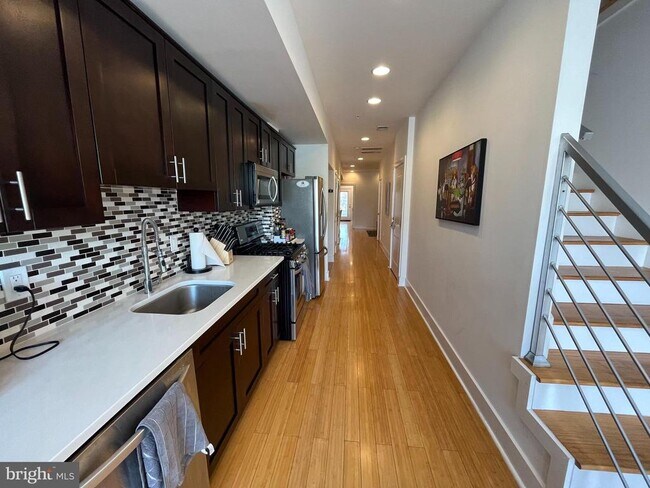 Building Photo - 1013 V St NW