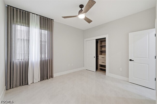 Building Photo - 5069 Penella Ave