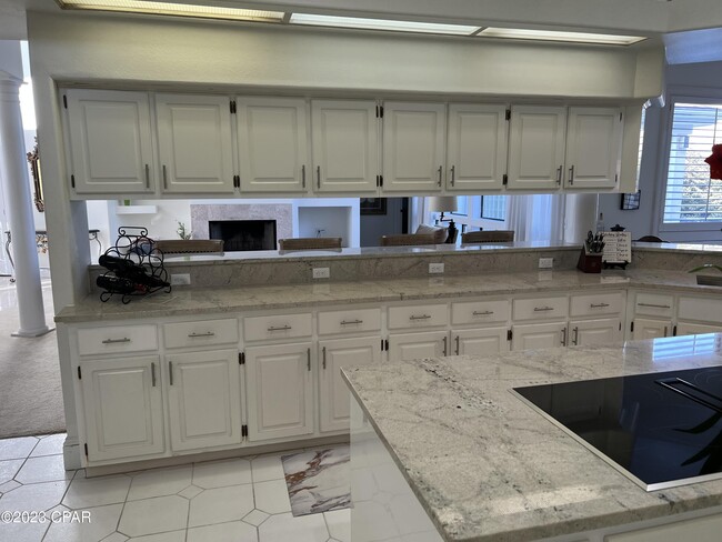 Building Photo - 631 Amberjack Dr