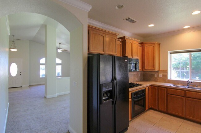 Building Photo - 4 Bedroom Mary Lake Home on Cul-De-Sac