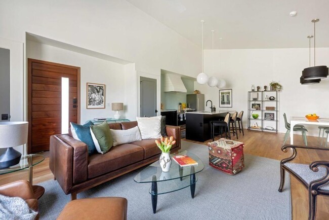 Building Photo - 955 Wylie St SE