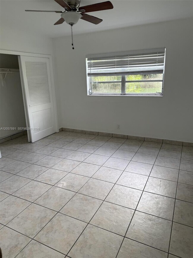 Building Photo - 4855 University Dr