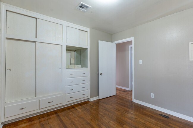 Building Photo - 3308 N Holman Ct