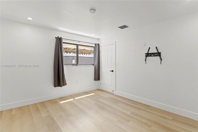 Building Photo - 3125 NW 21st Ct
