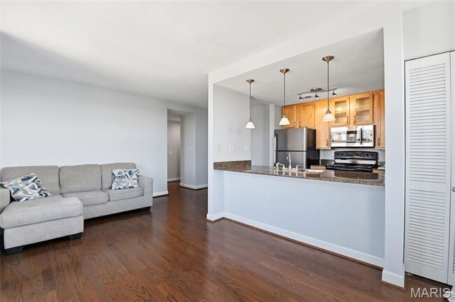 Building Photo - Partially Furnished West End Condo for Rent!