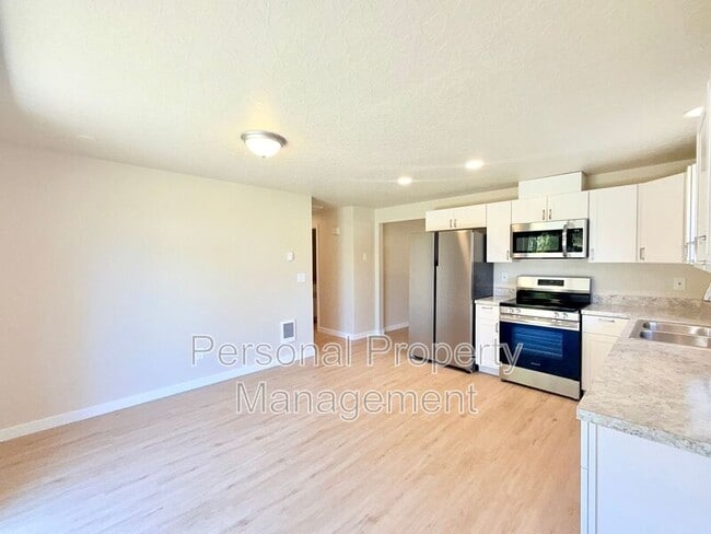 Building Photo - 7621 NE 158th Ave