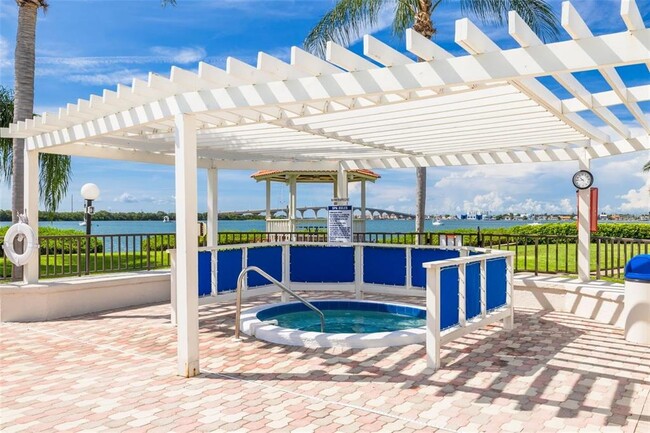 Building Photo - 6277 Bahia Del Mar Blvd S