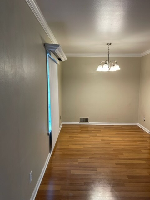 Building Photo - 625 E Fox Hills Dr
