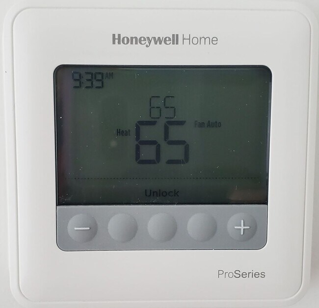 Building Photo - 3322 N Halsted St