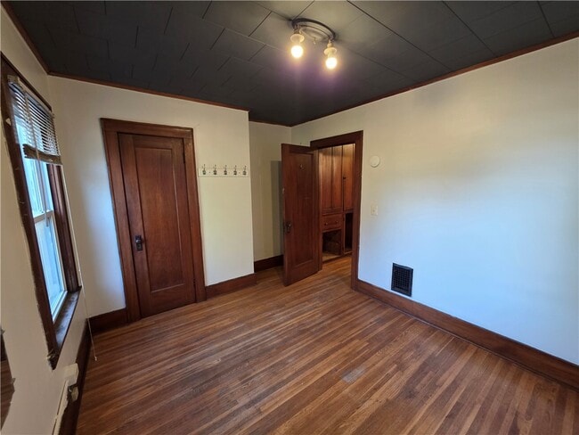 Building Photo - 218 Congress Ave