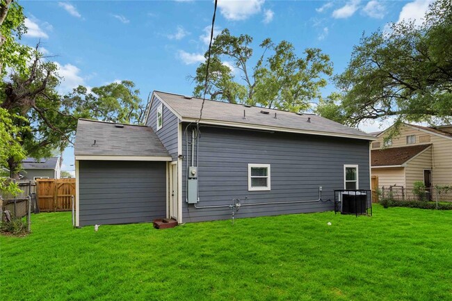 Building Photo - 3806 Zephyr St