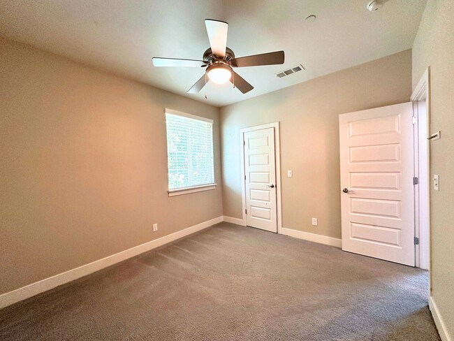 Building Photo - 4578 Blue Oak Pl
