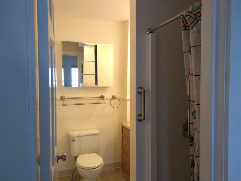 Stall shower - 100 N Main St