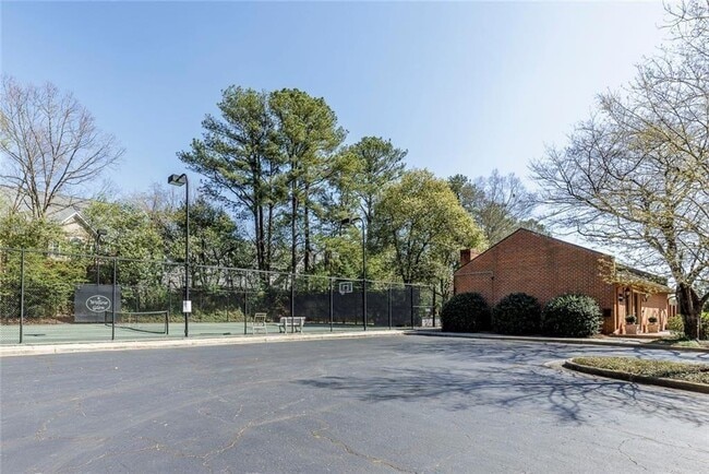 Building Photo - 49 Willow Glen NE