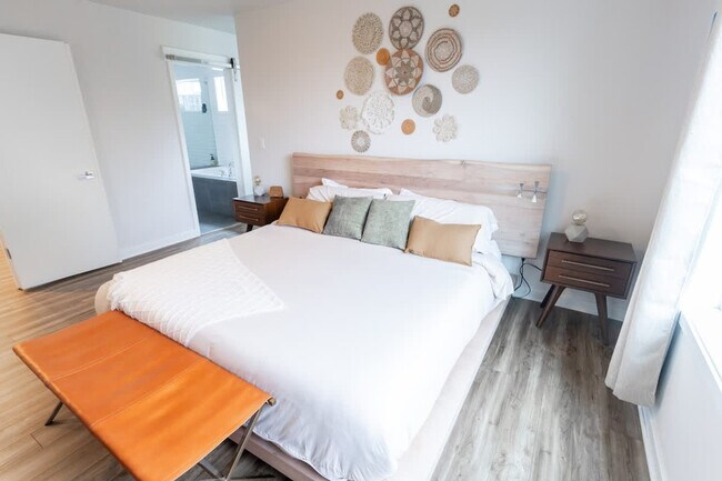 Building Photo - 5177 NE 14th Pl