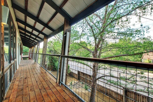Building Photo - 1308a W N Loop Blvd