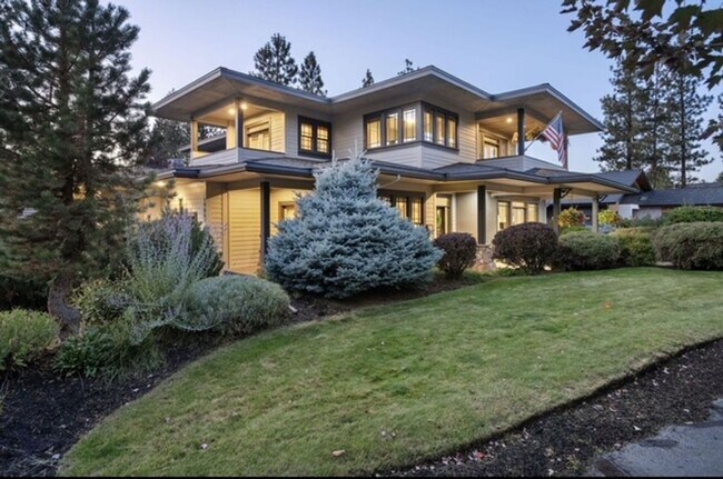 Building Photo - 19062 Mount McLoughlin Ln