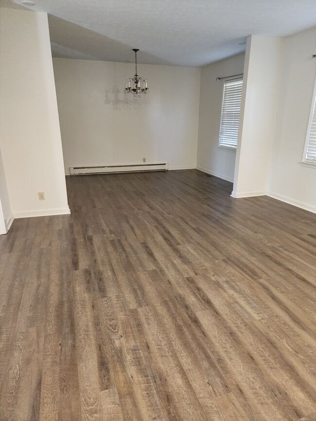 Building Photo - 3 Bedroom 2 Bath Home