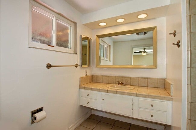 Building Photo - Adorable College Green 3 BDRM 2 BATH available early-mid January!