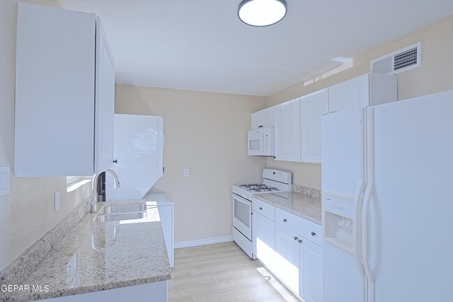 Building Photo - 4433 Yandell Dr