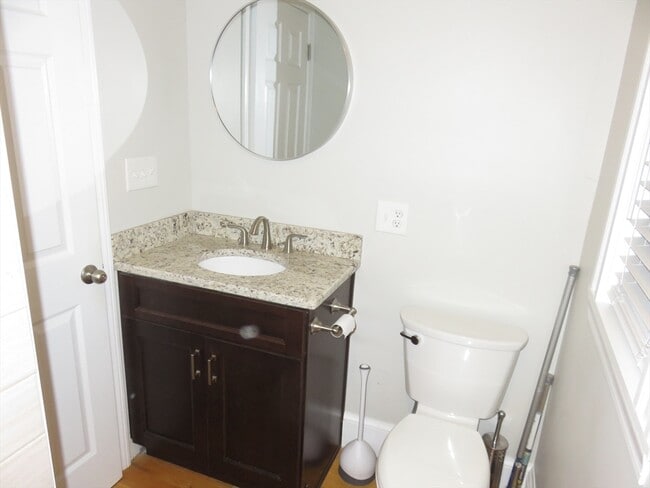 Building Photo - 192 Willow St