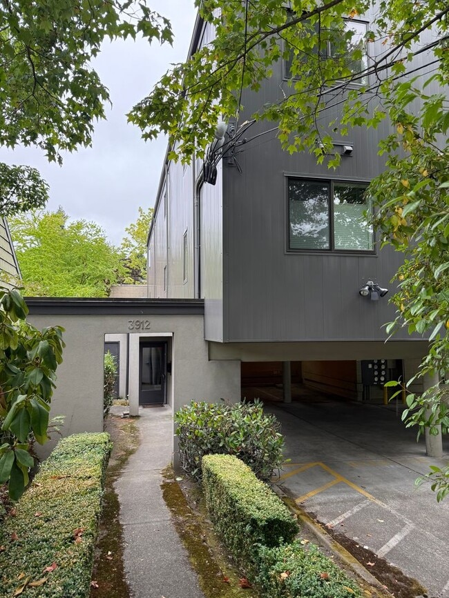 Primary Photo - Wallingford Condo Unit