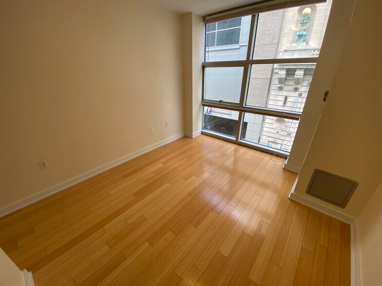 Building Photo - 32 Boylston St