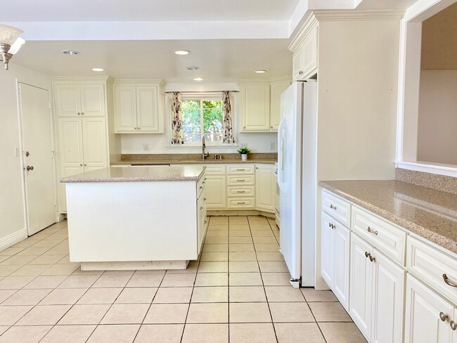 Building Photo - Beautiful Single Story Home Across From Ro...