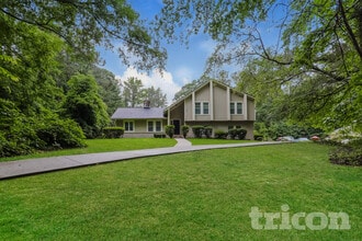 Building Photo - 515 Westbridge Dr