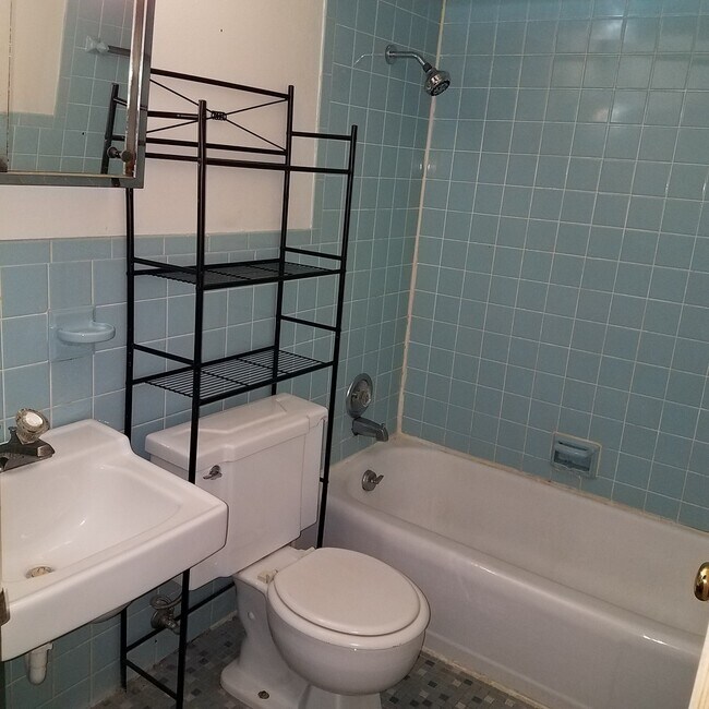 Building Photo - Great Location at a Great Price! 1BR/1BA W...